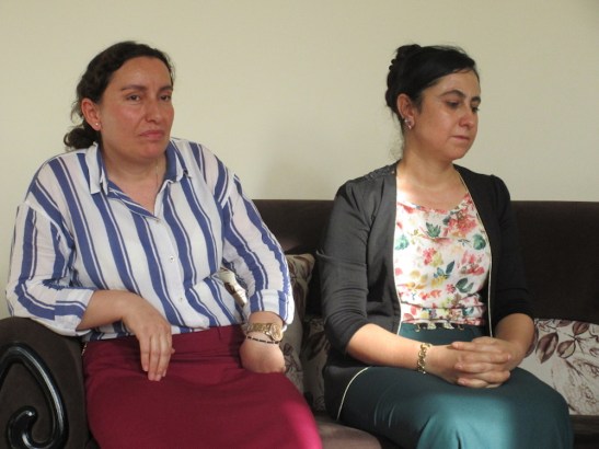 photo_assemble_e_femmes_re_duite